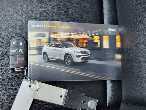 Used 2024 Jeep Compass Latitude w/ Sun and Sound Group image 43