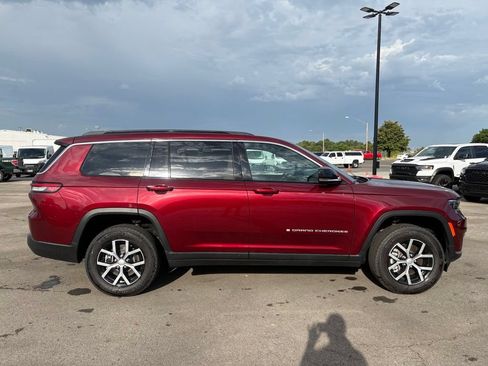 Used 2025 Jeep Grand Cherokee L Limited RWD image 9