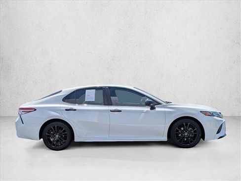 Used 2020 Toyota Camry SE w/ Carpet Mat Package FWD image 4