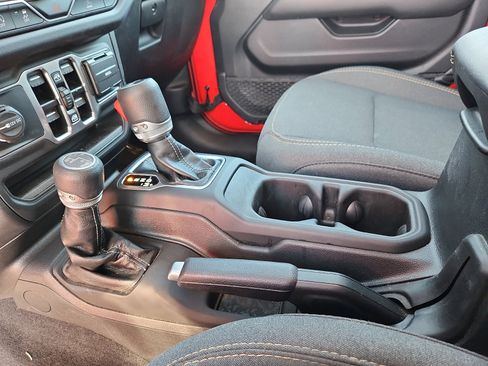 Used 2025 Jeep Wrangler Unlimited Sahara image 20