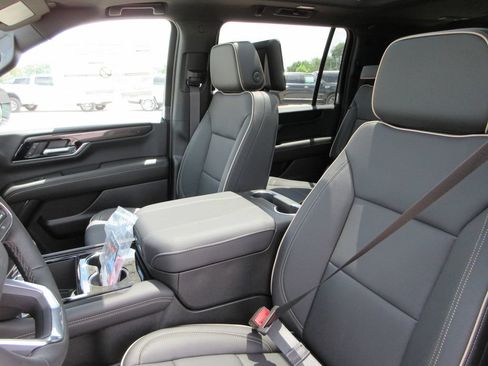 New 2026 GMC Yukon XL Elevation w/ Elevation Premium Package AWD/4WD image 12