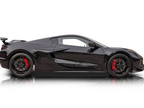 Used 2025 Chevrolet Corvette Z06 w/ Z07 Performance Package image 2