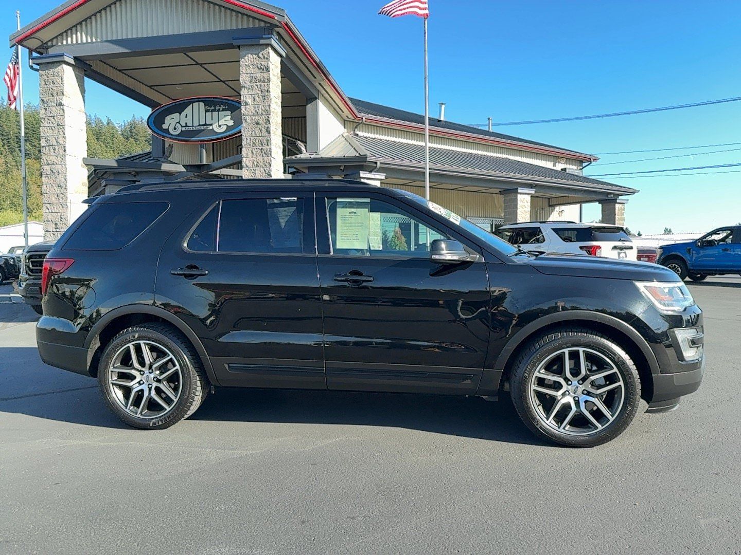 Used 2017 Ford Explorer Sport w/ Equipment Group 401A AWD/4WD image 4