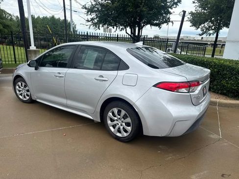 Used 2023 Toyota Corolla LE FWD image 4