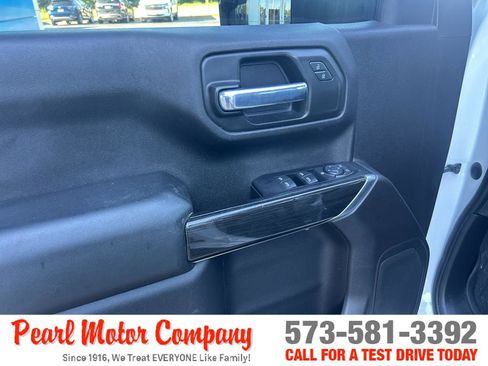 Used 2019 Chevrolet Silverado 1500 Custom w/ Custom Max Trailering Package AWD/4WD image 9