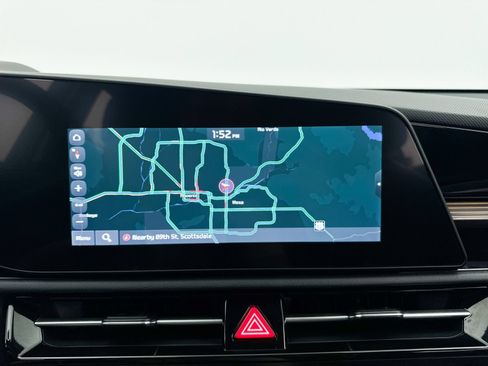 Certified 2025 Kia Niro EX FWD image 4