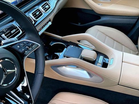 New 2026 Mercedes-Benz GLS 450 4MATIC image 8