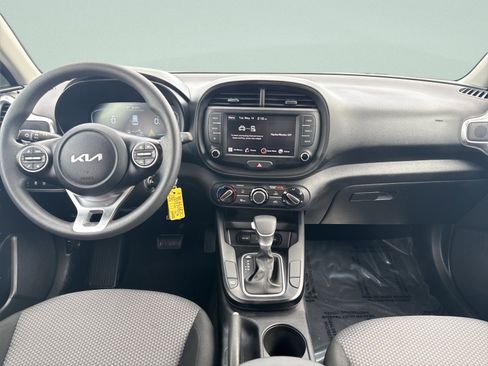Used 2025 Kia Soul LX w/ LX Technology Package FWD image 18