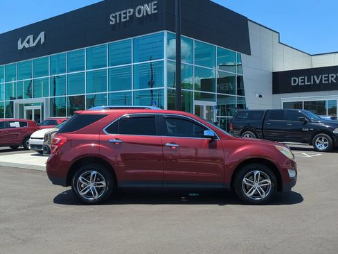 Used 2017 Chevrolet Equinox Premier w/ Enhanced Convenience Package FWD image 8