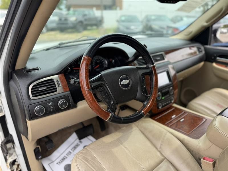 Used 2008 Chevrolet Suburban LTZ w/ LTZ Preferred Equipment Group AWD/4WD image 23