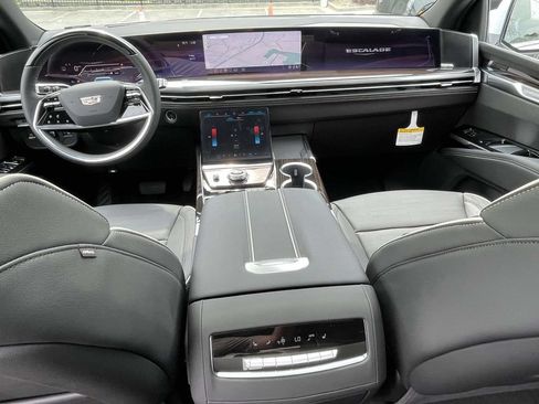 New 2026 Cadillac Escalade ESV Luxury AWD/4WD image 16