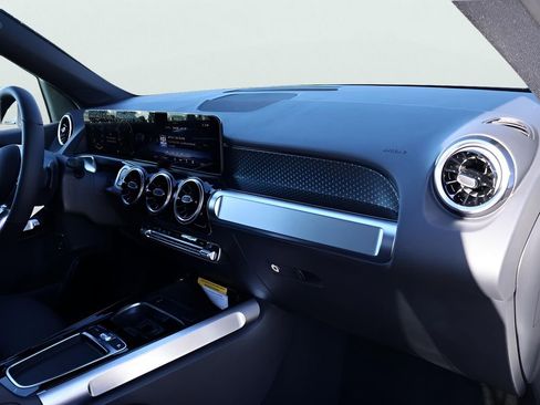 New 2026 Mercedes-Benz GLB 250 4MATIC image 11