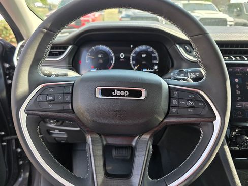 Used 2024 Jeep Grand Cherokee Limited w/ Black Appearance Package AWD/4WD image 16