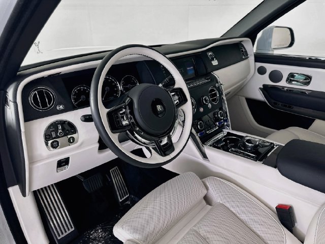 Used 2024 Rolls-Royce Cullinan AWD/4WD image 9