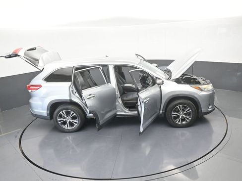 Used 2019 Toyota Highlander LE FWD image 67