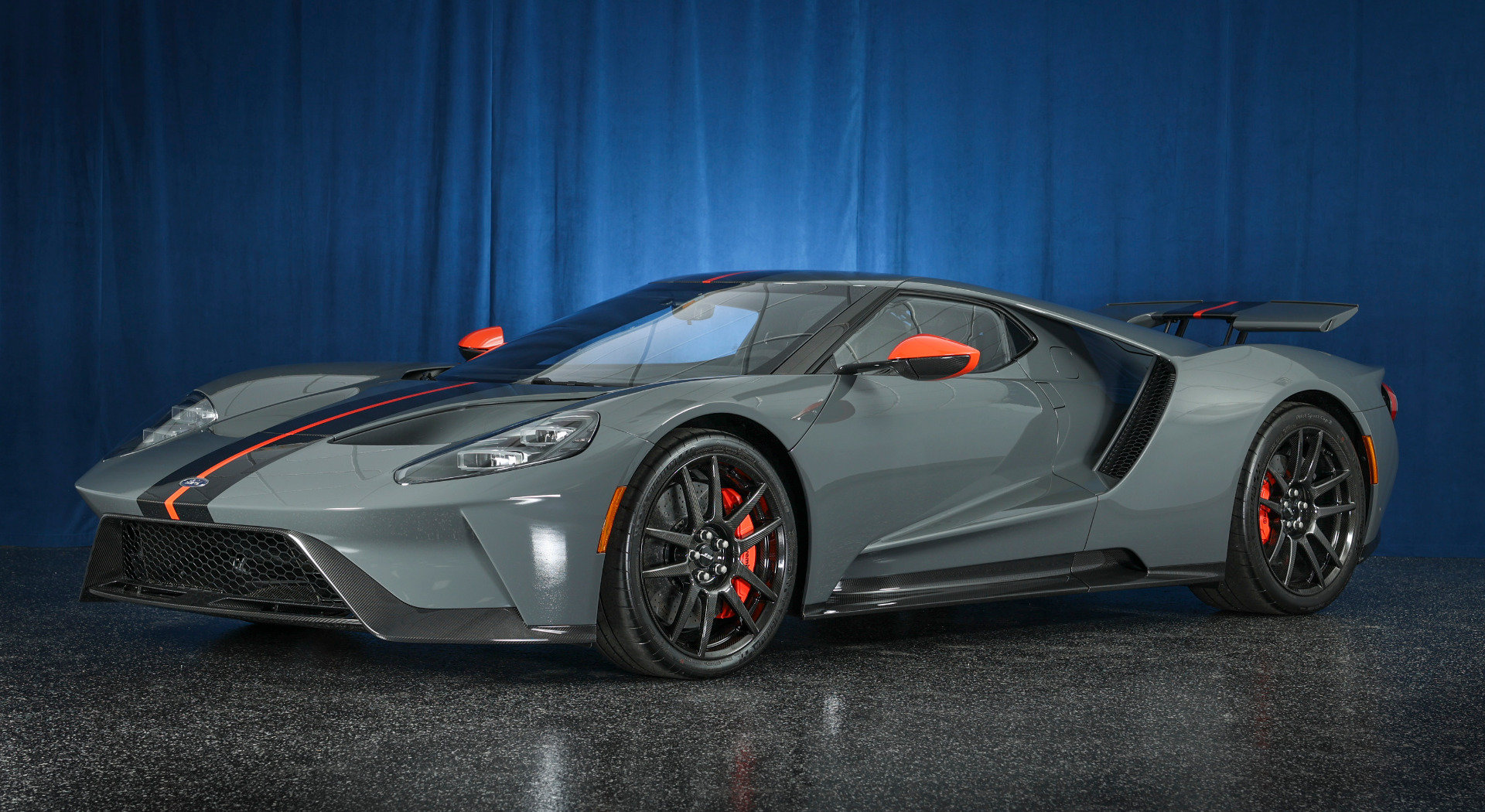 Used 2020 Ford GT Carbon Series RWD image 2