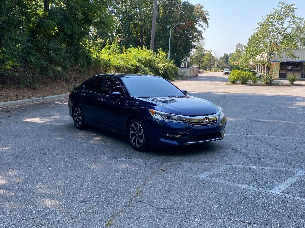 Used 2017 Honda Accord EX image 3