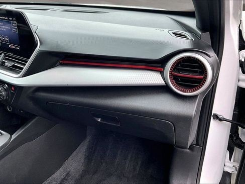 Used 2024 Chevrolet Trax RS w/ Sunroof Package image 15