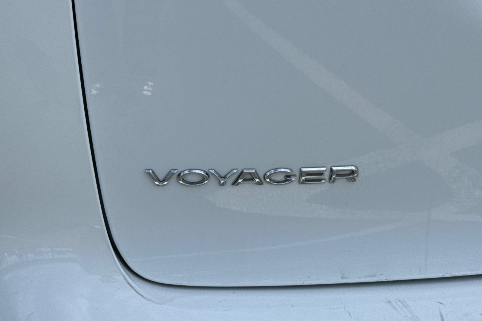 Used 2022 Chrysler Voyager LX FWD image 13