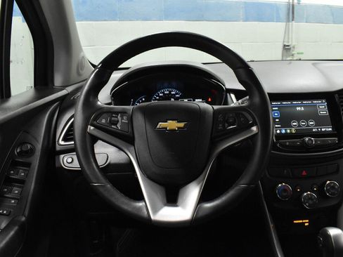 Used 2019 Chevrolet Trax LT w/ LT Convenience Package AWD/4WD image 6