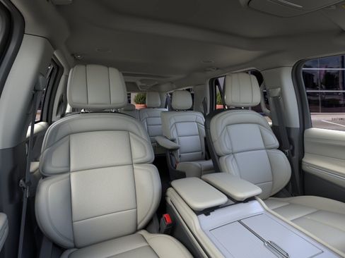 New 2026 Lincoln Navigator L Premier AWD/4WD image 10