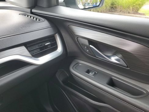 Used 2024 GMC Terrain SLE FWD image 36