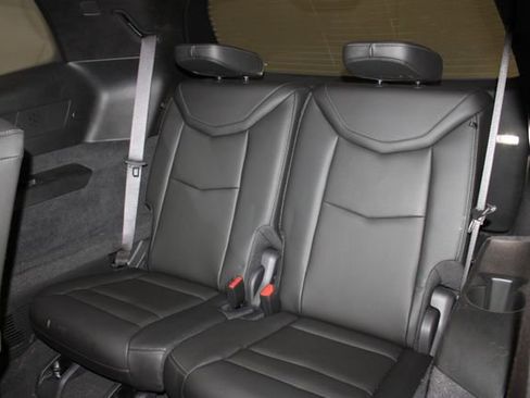 Used 2024 Cadillac XT6 Premium Luxury w/ LPO, Floor Liner Package FWD image 11