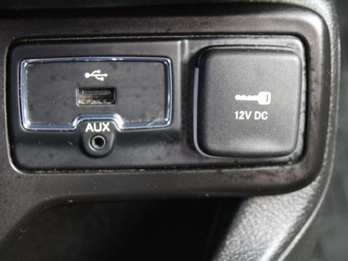 Used 2021 Jeep Renegade Latitude FWD image 36