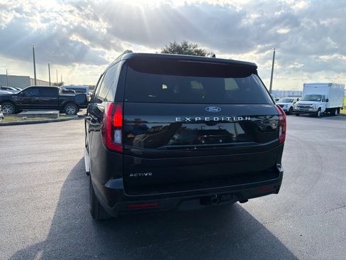 Used 2025 Ford Expedition Active AWD/4WD image 12