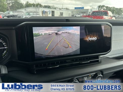 Used 2025 Jeep Wrangler Unlimited Sahara AWD/4WD image 16