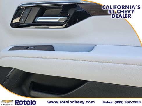 Used 2025 Chevrolet Suburban Premier RWD image 9