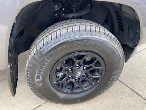 Used 2021 Toyota Tacoma SR5 image 32