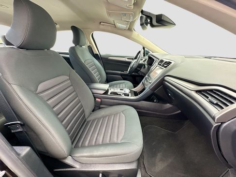 Used 2019 Ford Fusion SE FWD image 19