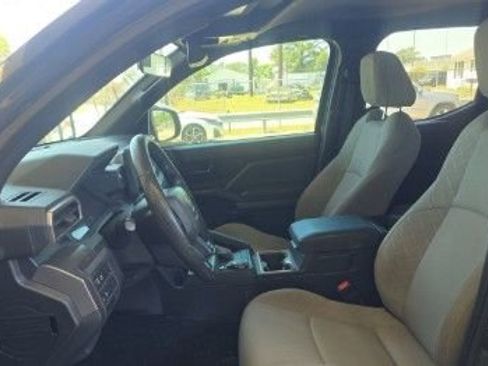 Used 2025 Toyota Tacoma SR5 image 5