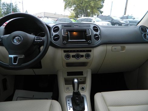 Used 2016 Volkswagen Tiguan S image 16