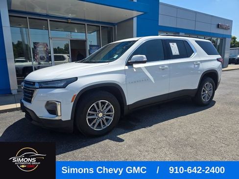 Used 2023 Chevrolet Traverse LT w/ Rear Camera Mirror Package AWD/4WD image 1
