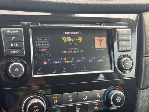 Used 2020 Nissan Rogue S FWD image 32