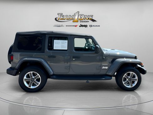 Used 2018 Jeep Wrangler Unlimited Sahara AWD/4WD image 9