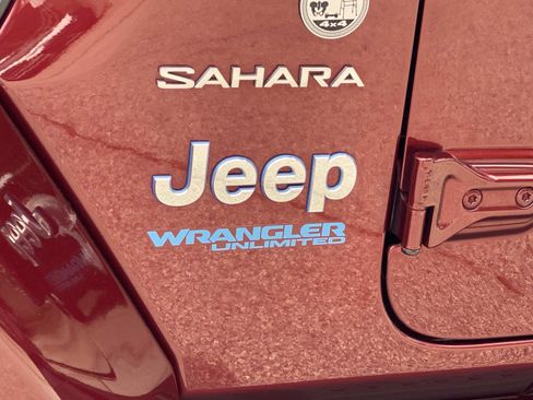 Used 2021 Jeep Wrangler Unlimited Sahara w/ Safety Group AWD/4WD image 13