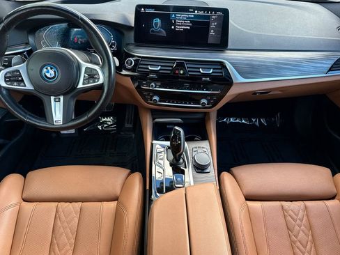 Used 2023 BMW 530e w/ M Sport Package image 14