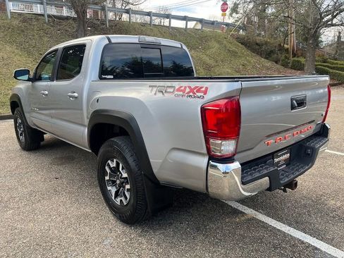 Used 2017 Toyota Tacoma TRD Off-Road image 38