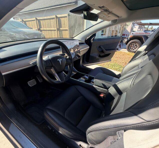 Used 2018 Tesla Model 3 Long Range RWD image 3