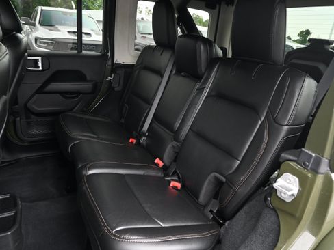Used 2022 Jeep Wrangler Unlimited Rubicon w/ Xtreme Recon 35" Tire Package AWD/4WD image 33