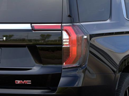 Used 2026 GMC Yukon Denali w/ Denali Reserve Package AWD/4WD image 11