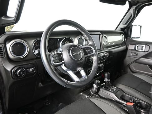 Used 2022 Jeep Wrangler Unlimited Sahara w/ Dual Top Group AWD/4WD image 23