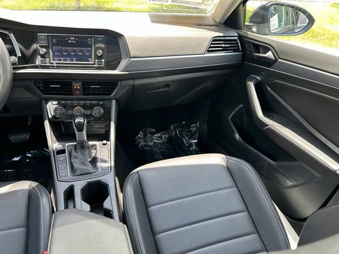 Used 2023 Volkswagen Jetta SE w/ Panoramic Sunroof Package FWD image 11