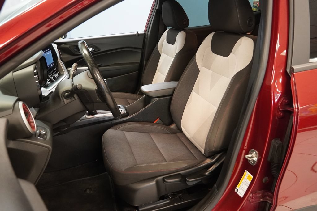 Used 2024 Chevrolet Trax RS FWD image 3