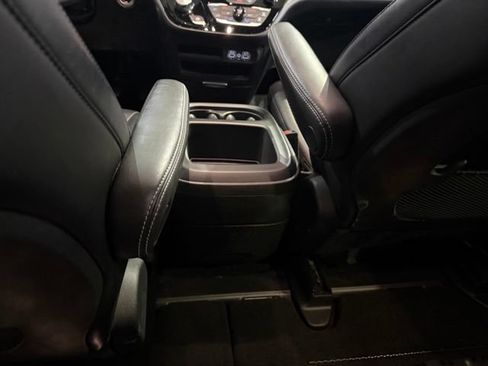 Used 2025 Chrysler Pacifica Select FWD image 26