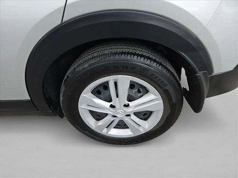 Used 2018 Nissan Kicks S image 8