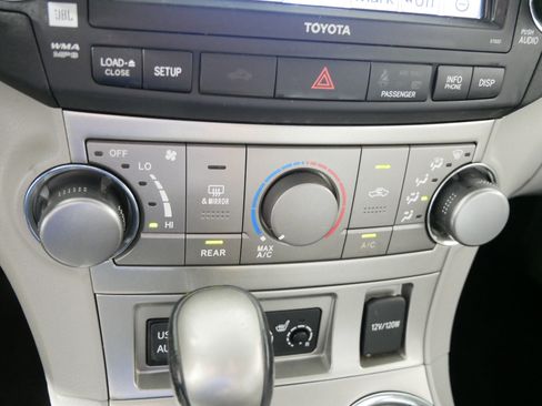 Used 2012 Toyota Highlander SE w/ Tow Pkg AWD/4WD image 23